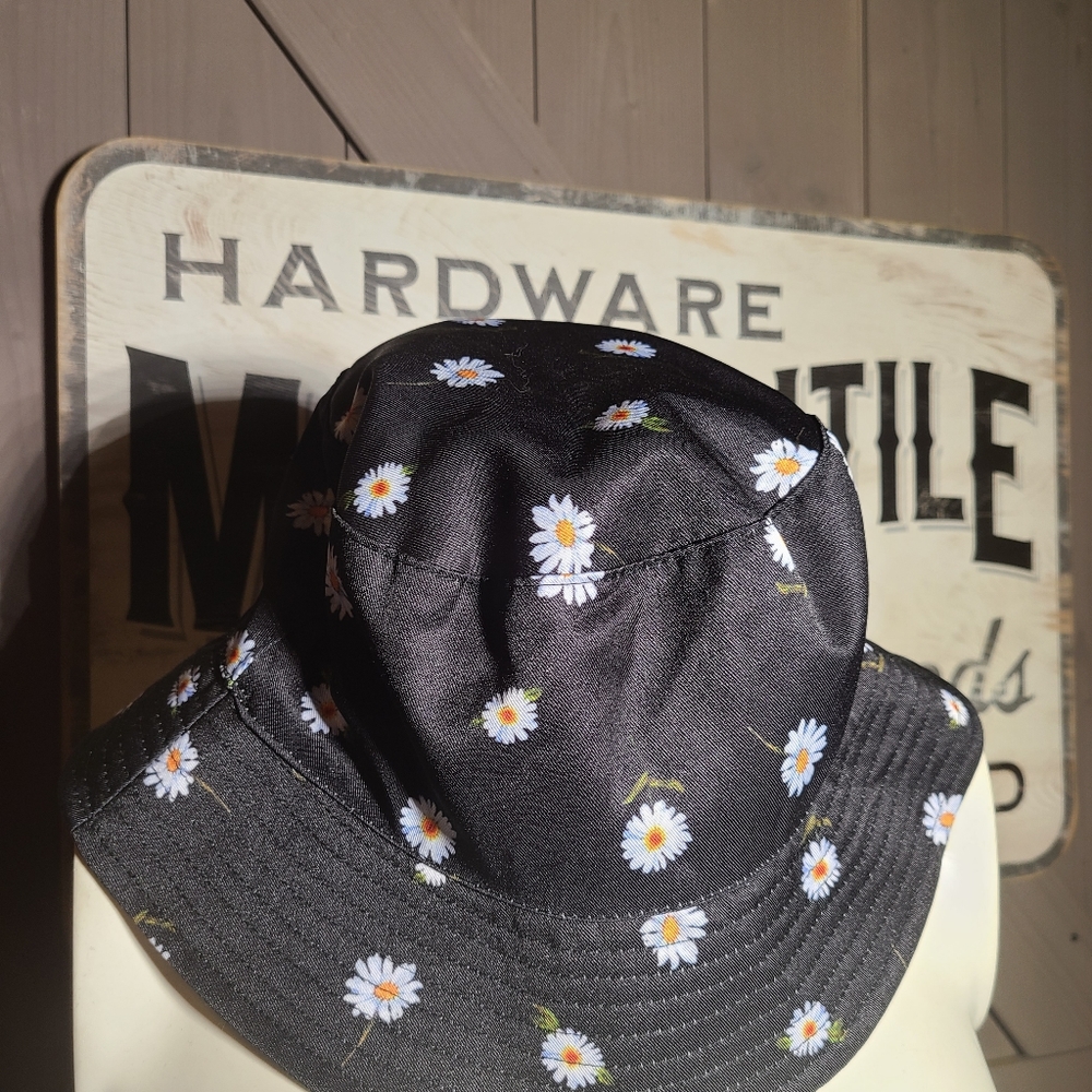Alice and Olivia hat